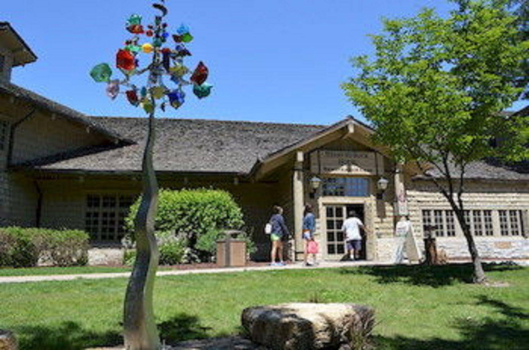 Starved Rock Lodge & Conference Center Utica エクステリア 写真