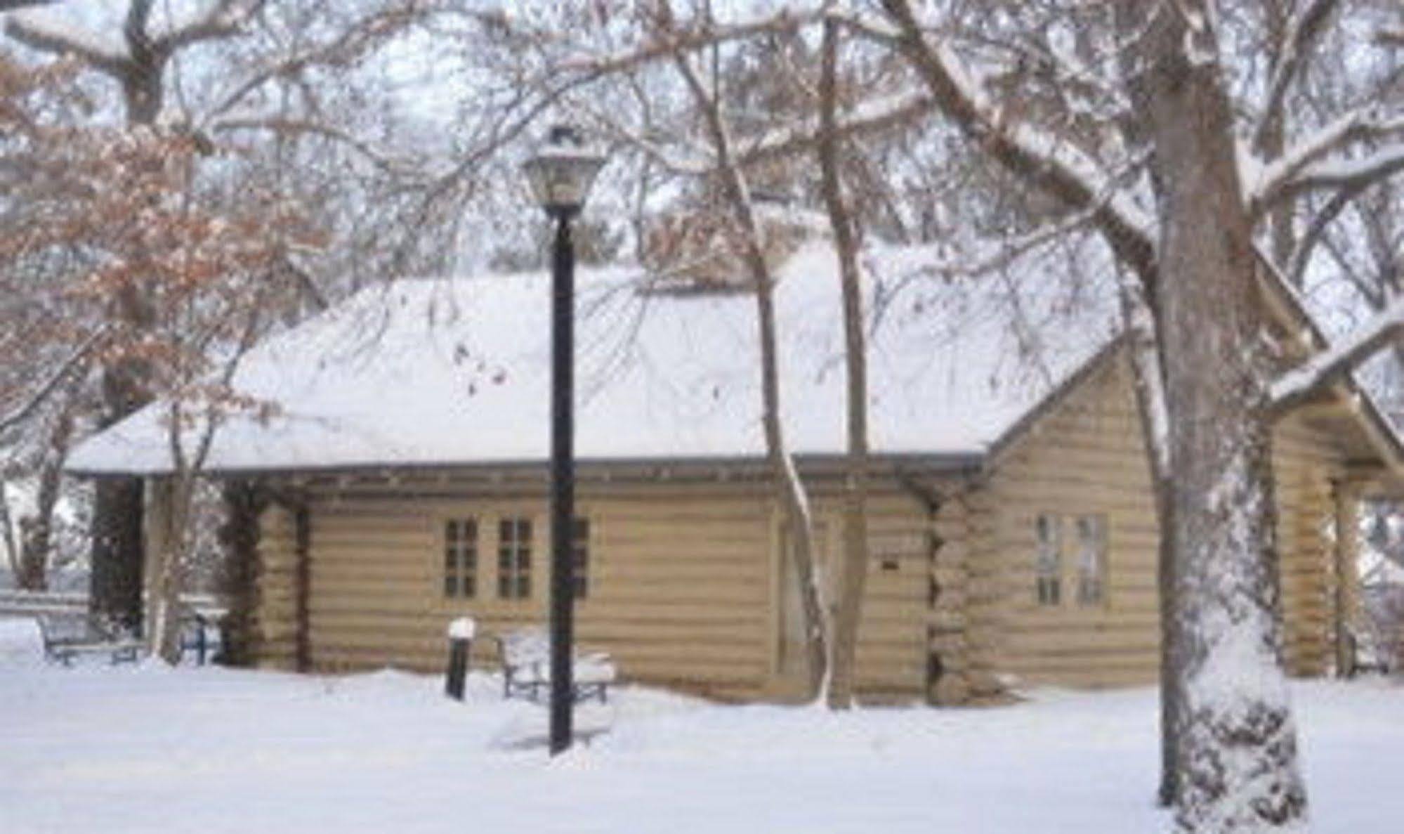 Starved Rock Lodge & Conference Center Utica エクステリア 写真