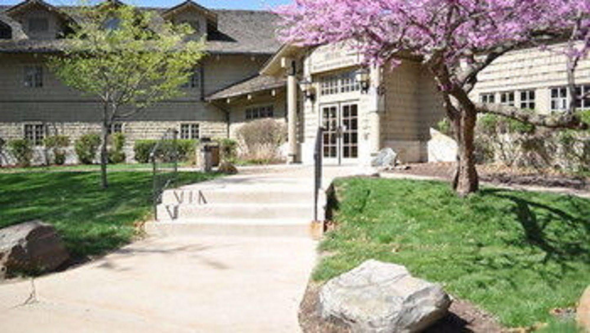 Starved Rock Lodge & Conference Center Utica エクステリア 写真